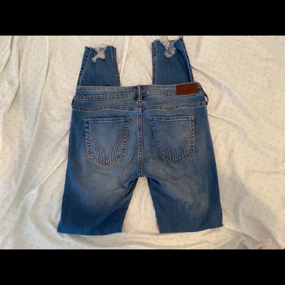 ⚡️Hollister Low Rise Distressed⚡️ ($7 flash sale) - Picture 4 of 6